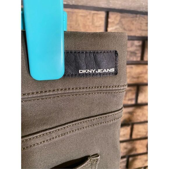 DKNY Jeans Men’s Shorts - Picture 4 of 8